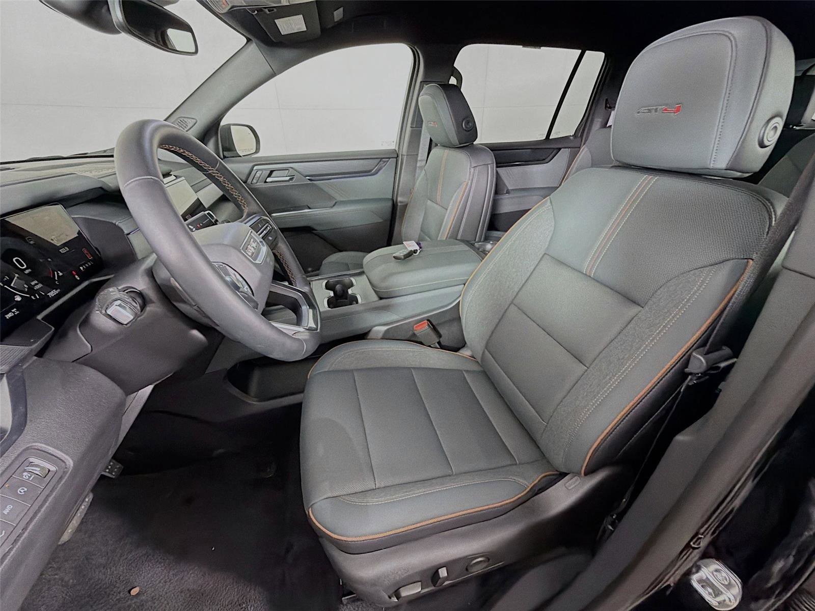 Used 2025 GMC Acadia AT4 AWD/4WD image 2
