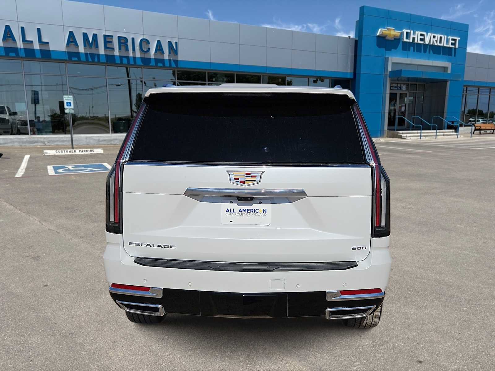 Used 2025 Cadillac Escalade Premium Luxury AWD/4WD image 7