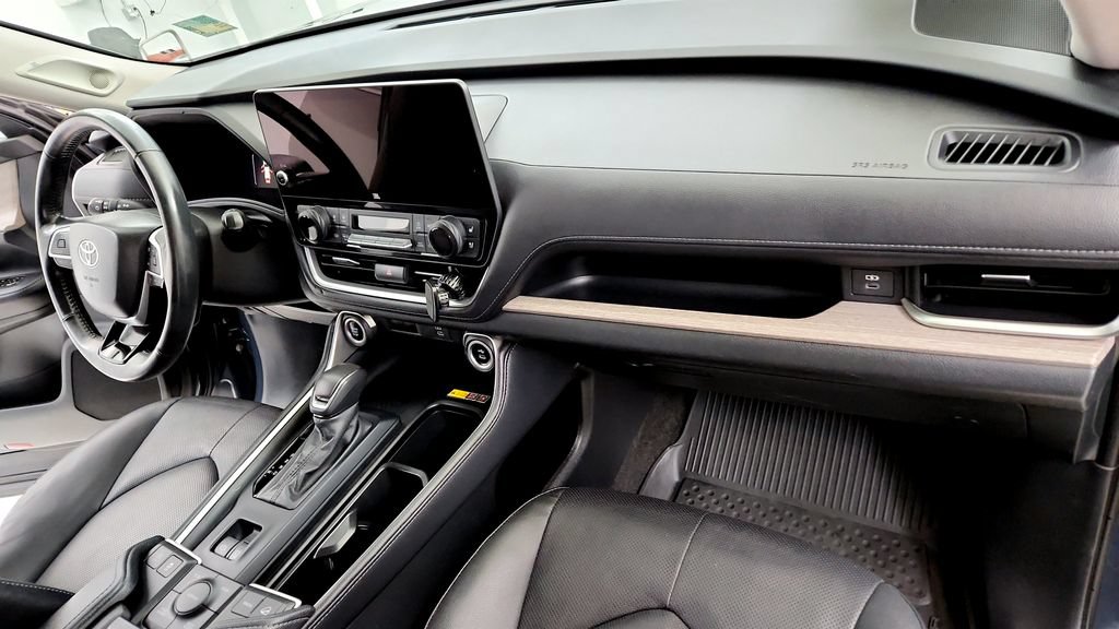 Certified 2024 Toyota Grand Highlander AWD image 16