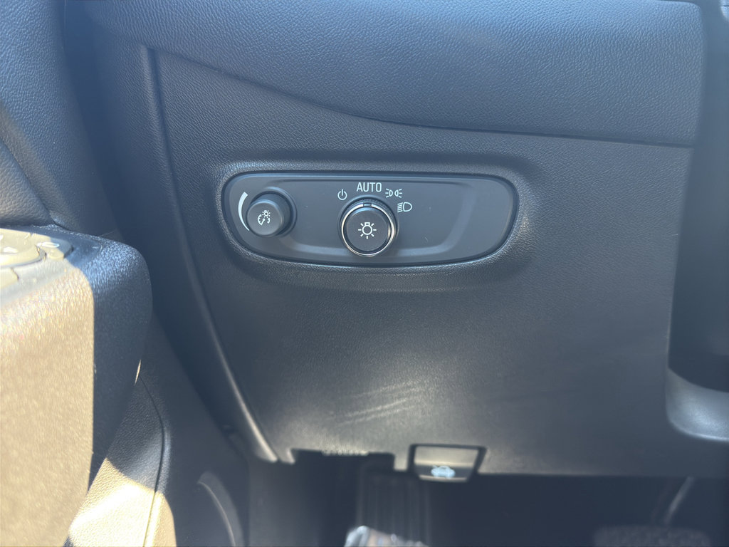 Used 2019 Chevrolet Equinox LT image 18