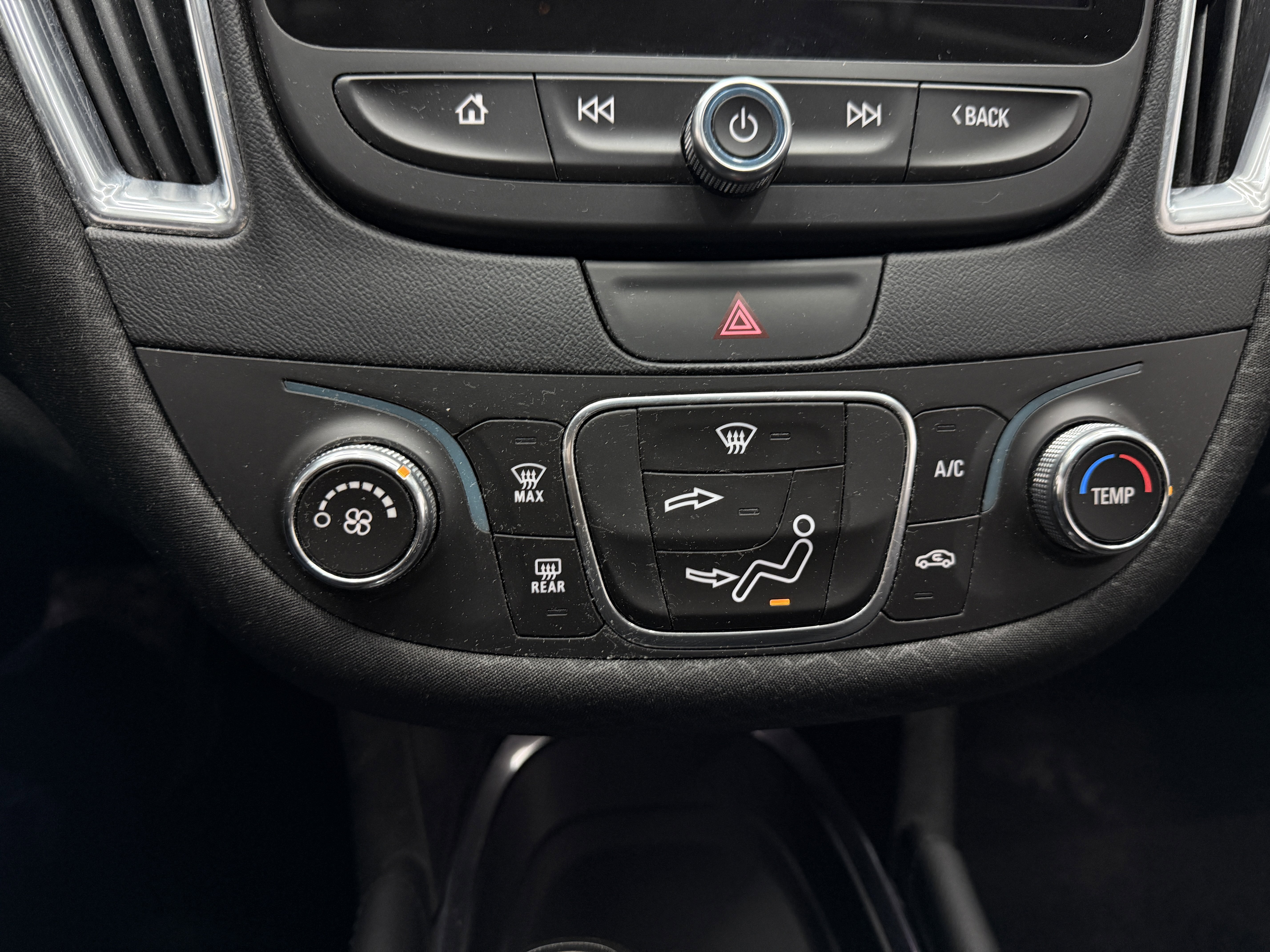 Used 2018 Chevrolet Malibu LT image 19