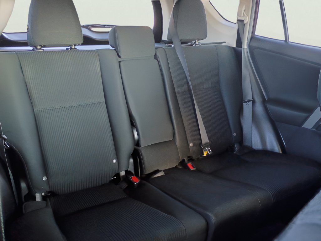 Used 2018 Toyota RAV4 LE FWD image 21