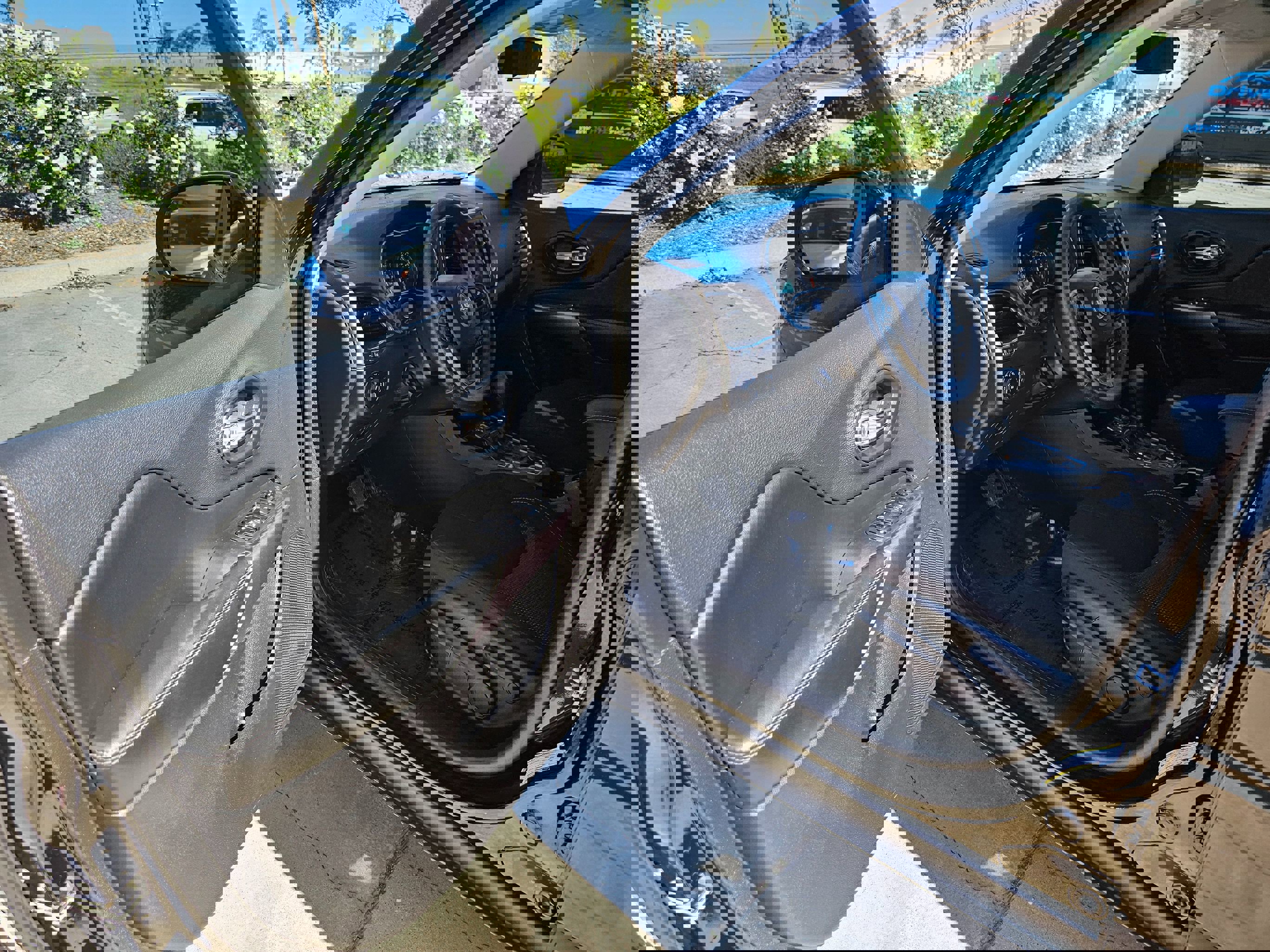 Used 2019 Jeep Cherokee Latitude w/ Popular Appearance Group image 15