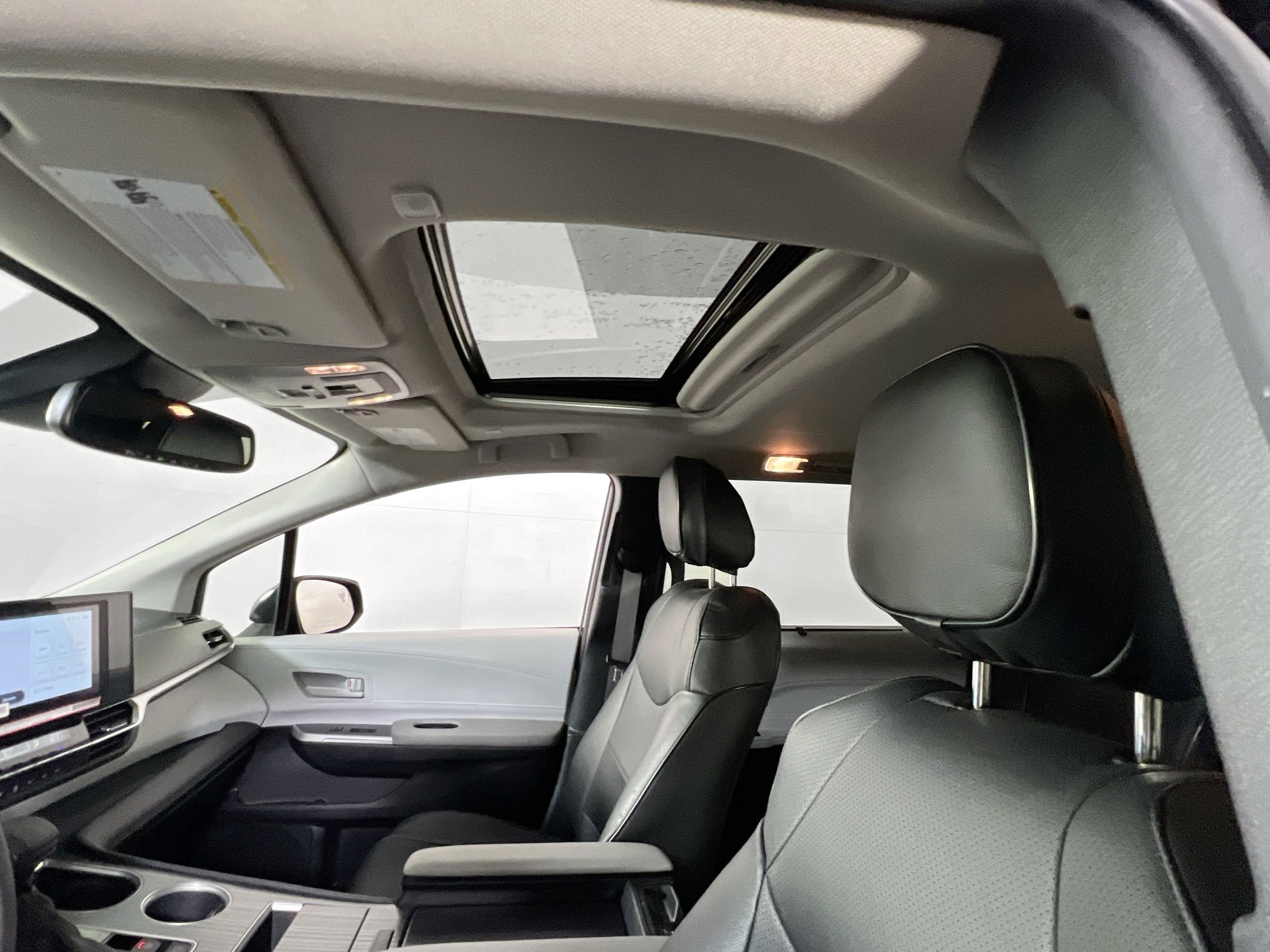 Used 2025 Toyota Sienna LE w/ LE Plus Package image 20