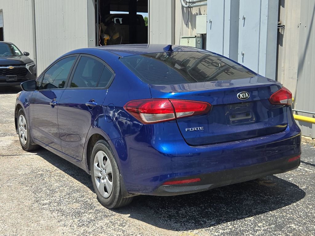 Used 2017 Kia Forte LX w/ LX Popular Package FWD image 4