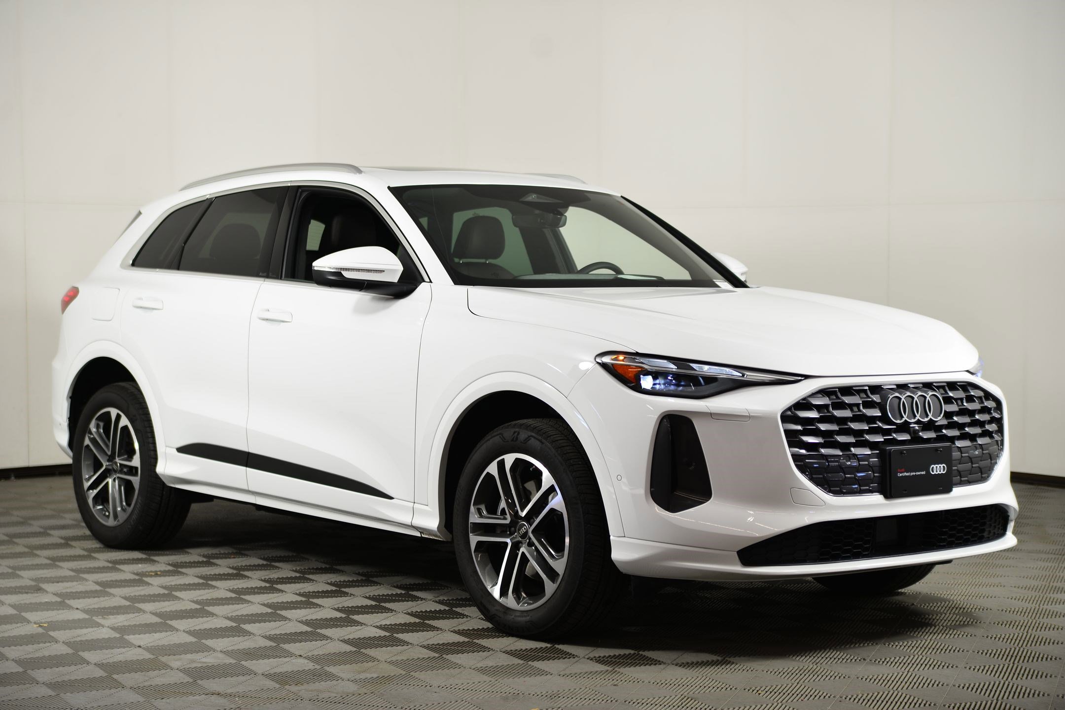 Certified 2025 Audi Q5 Premium w/ Convenience Package image 6