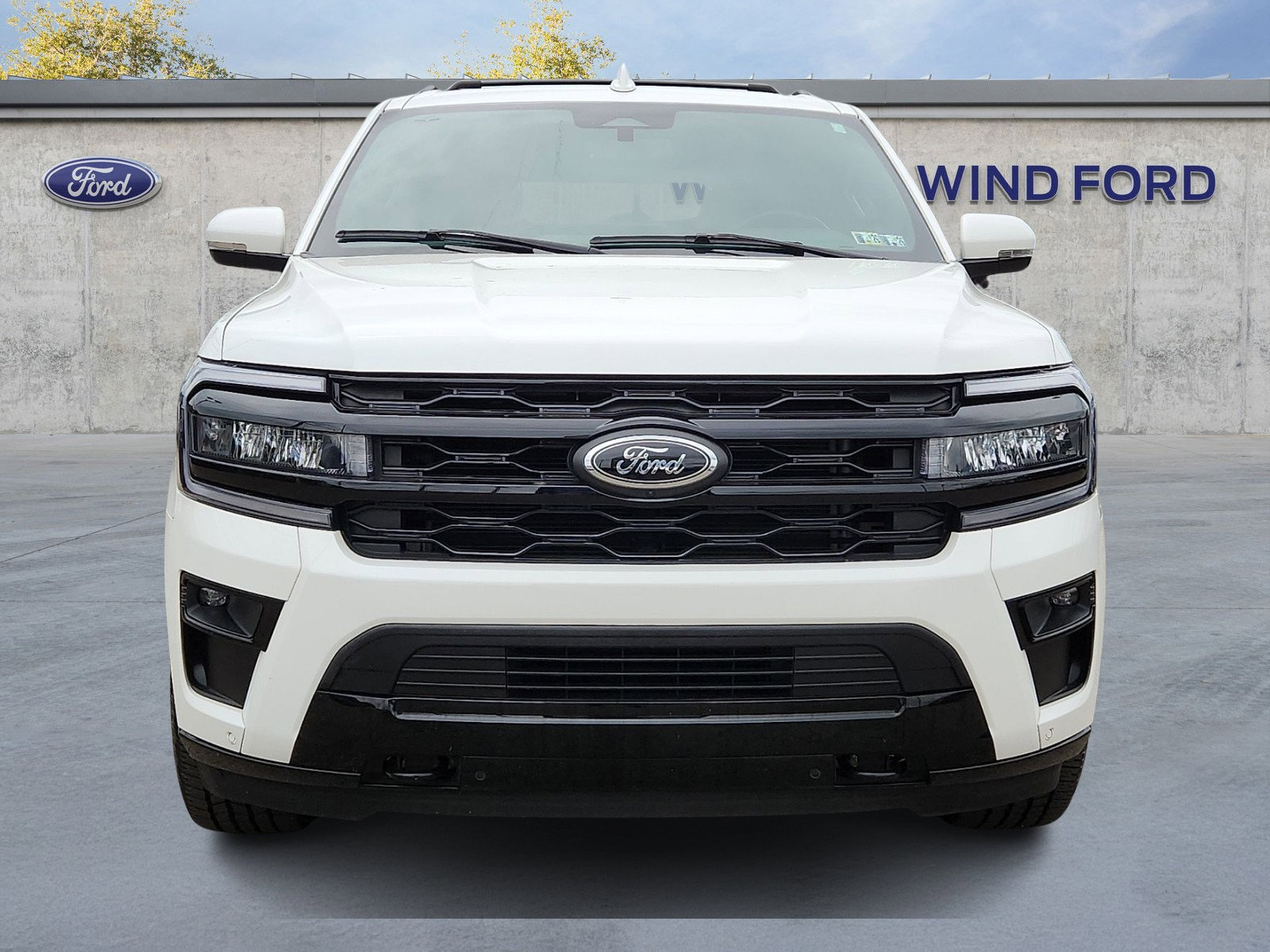 Used 2023 Ford Expedition Limited AWD/4WD image 2