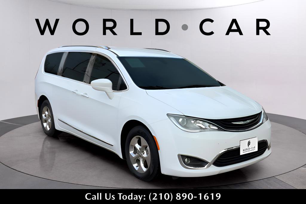 Used 2018 Chrysler Pacifica Touring-L image 2