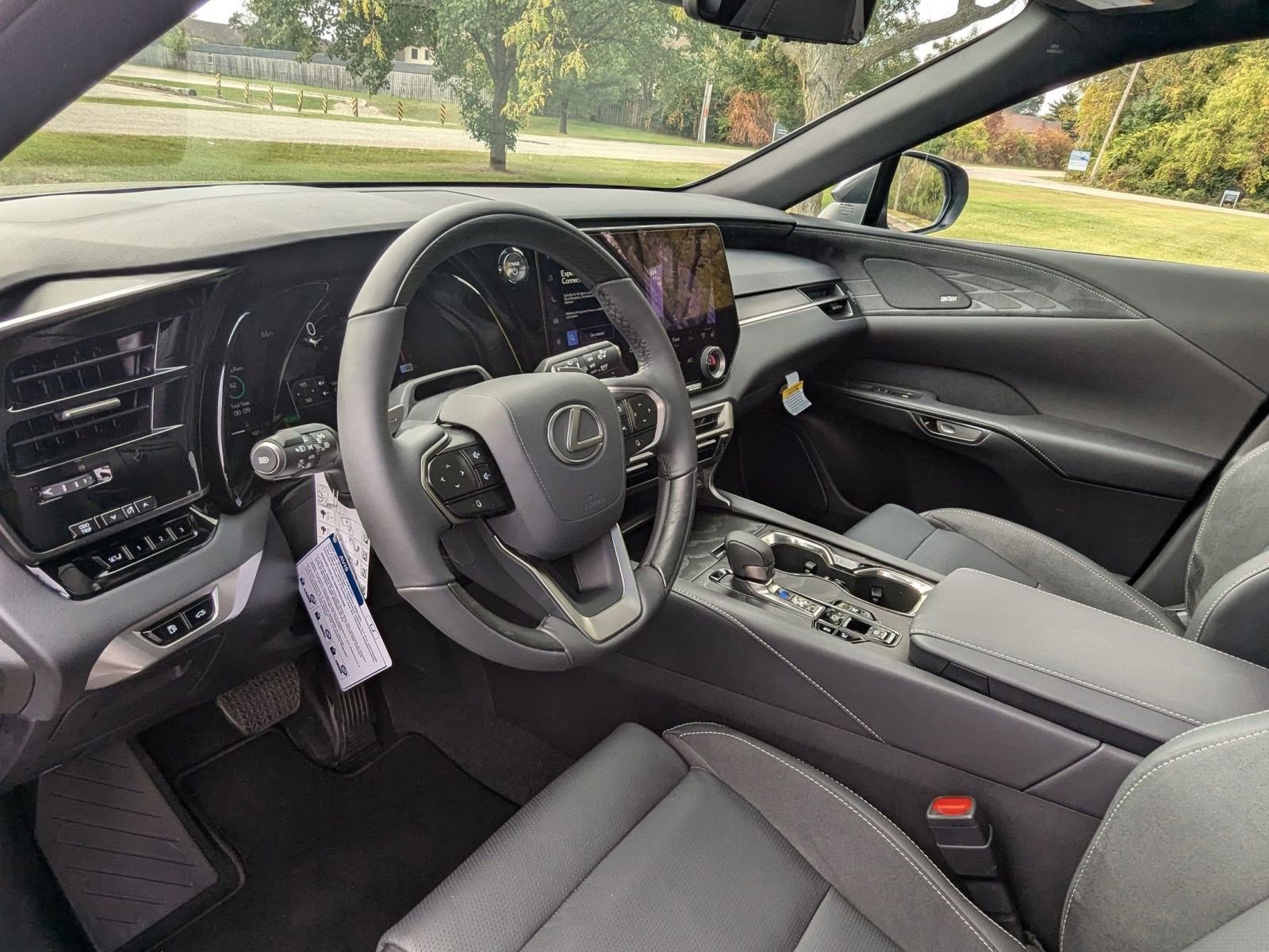 New 2025 Lexus RX 350h image 4