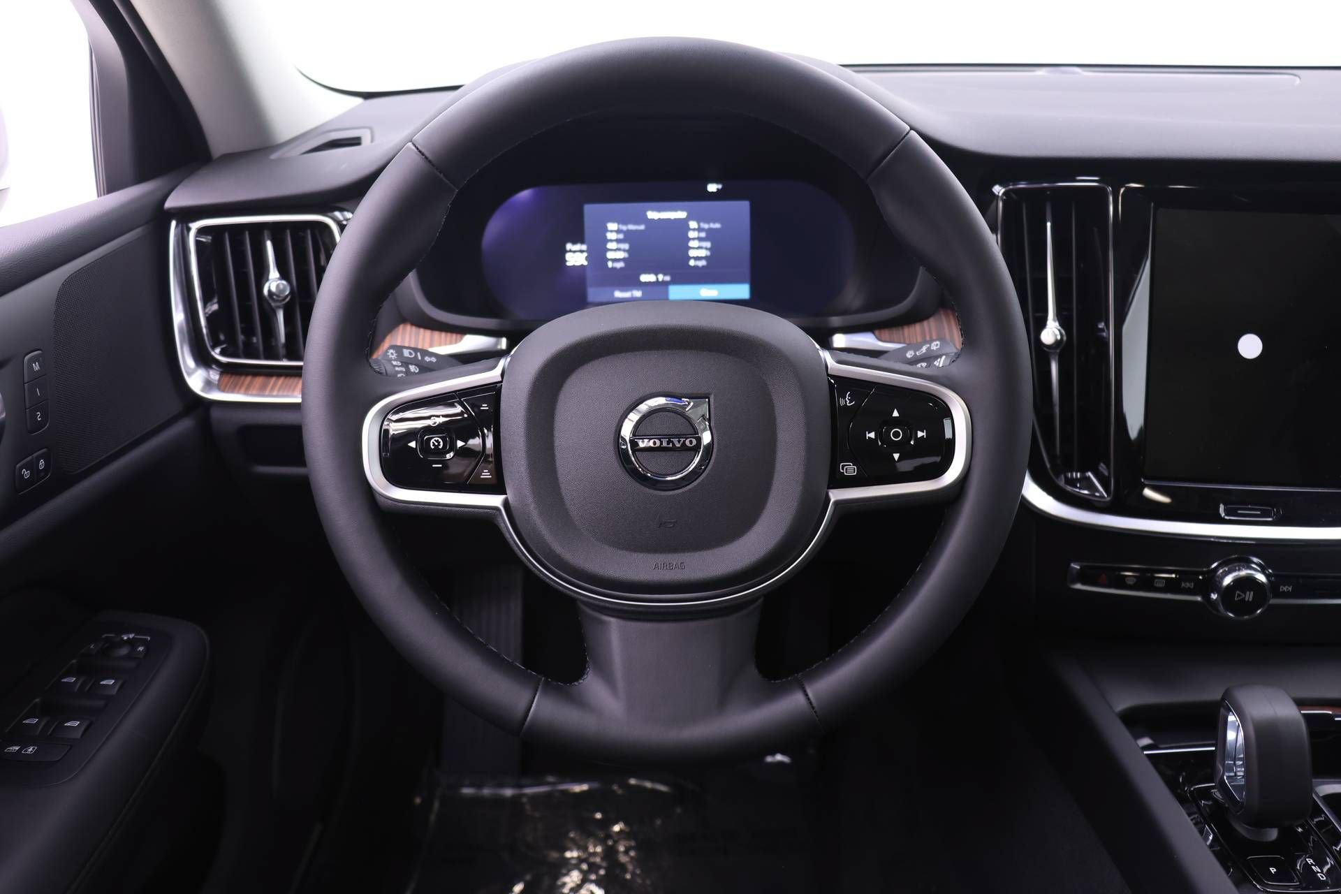 New 2026 Volvo V60 B5 Cross Country Plus w/ Climate Package AWD/4WD image 15