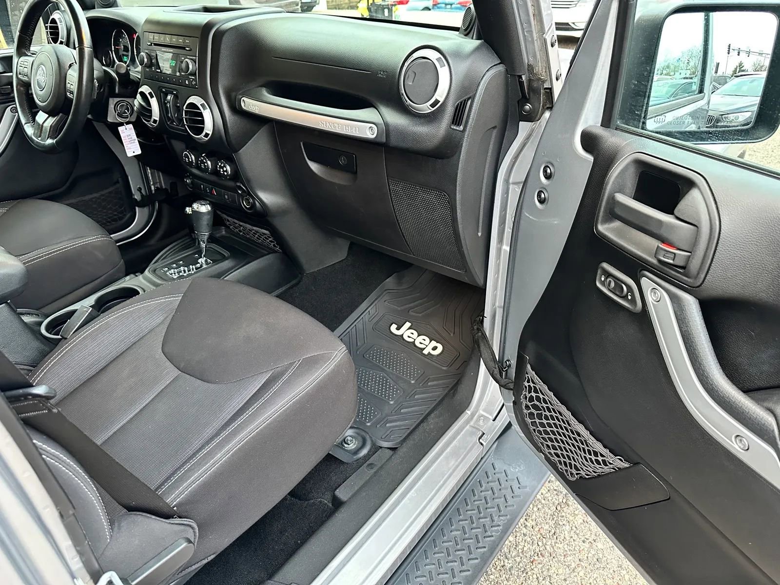 Used 2014 Jeep Wrangler Unlimited Sahara w/ Connectivity Group AWD/4WD image 17