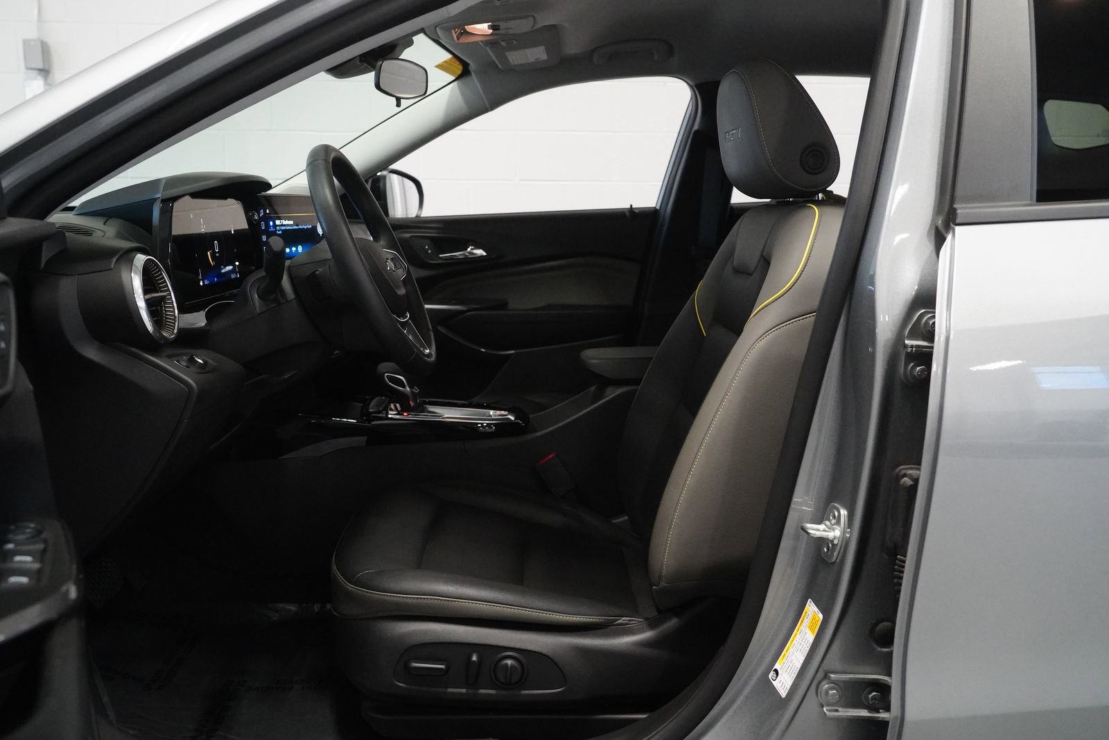 Used 2025 Chevrolet Trax ACTIV w/ Driver Confidence Package image 11