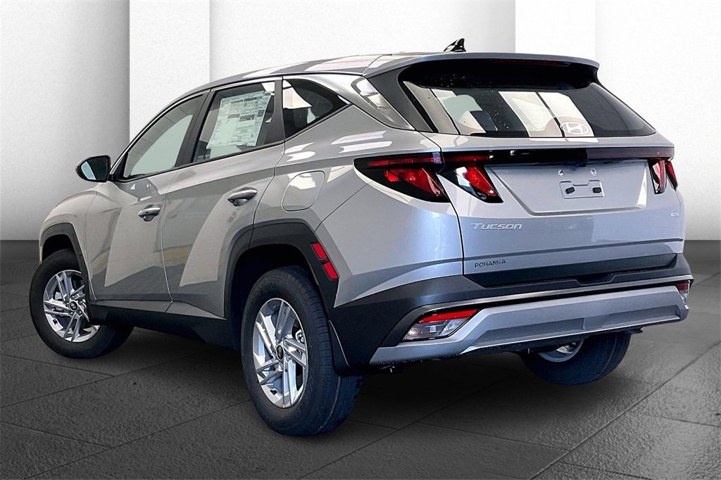 New 2025 Hyundai Tucson SE image 3