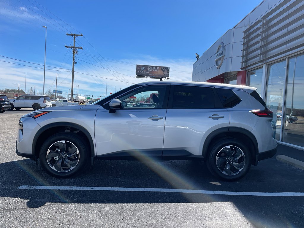 Certified 2025 Nissan Rogue SV image 18