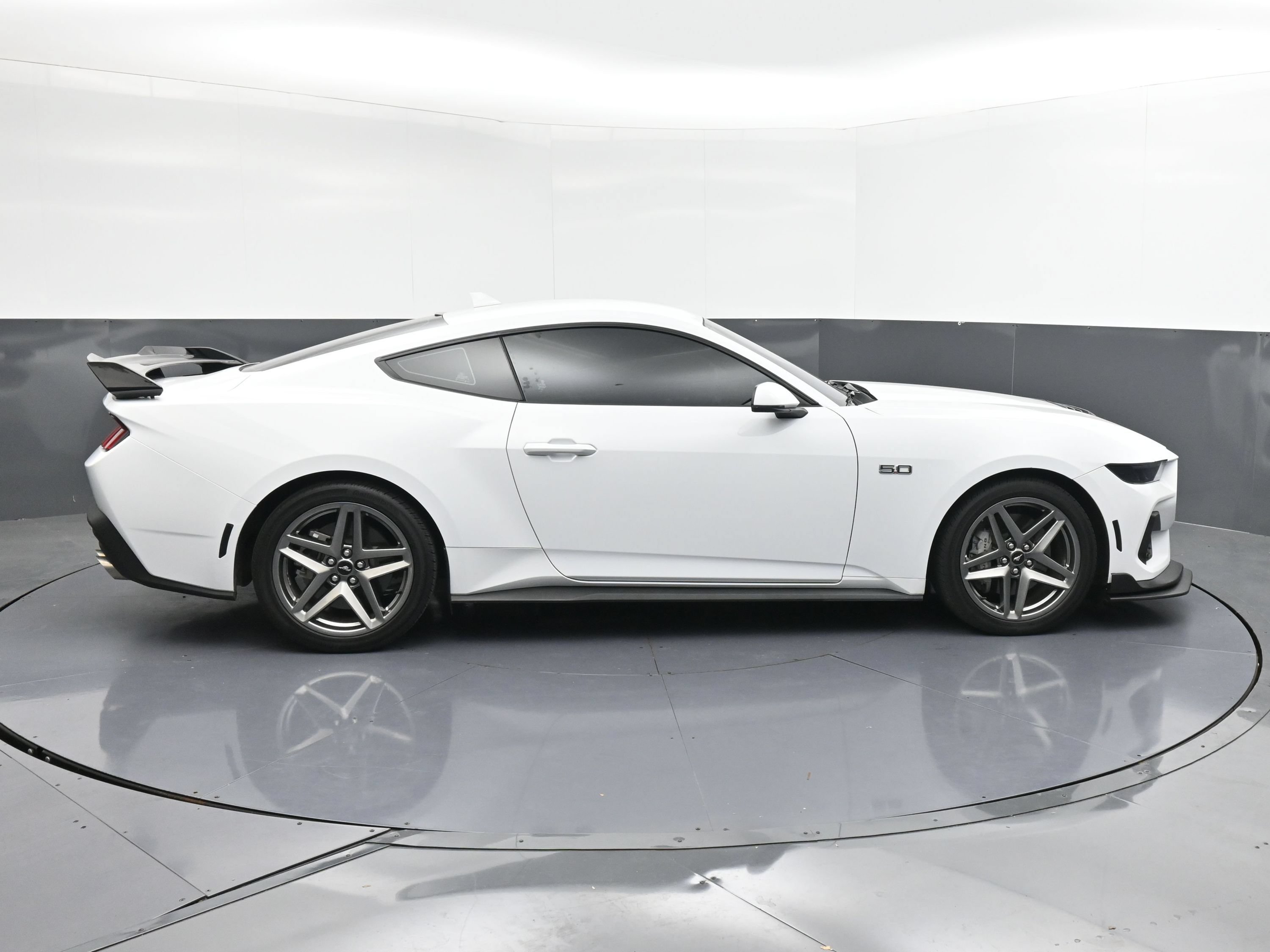 Used 2025 Ford Mustang GT Premium RWD image 9
