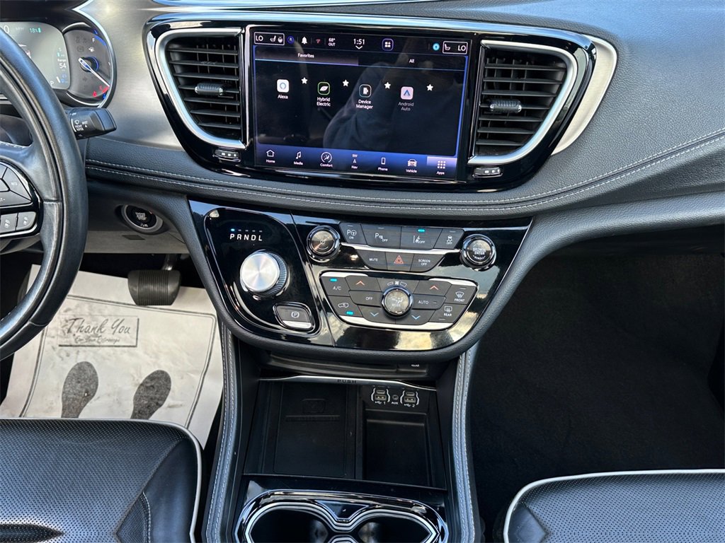 Used 2022 Chrysler Pacifica Limited w/ Uconnect Theater Family Group image 16