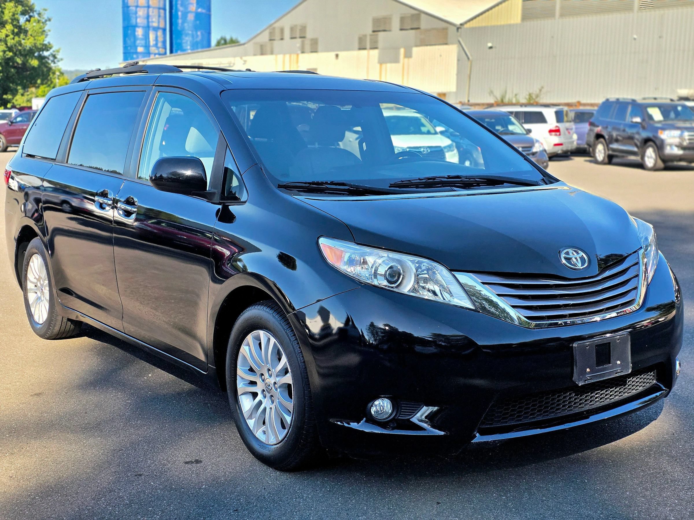 Used 2017 Toyota Sienna XLE w/ XLE Navigation Package