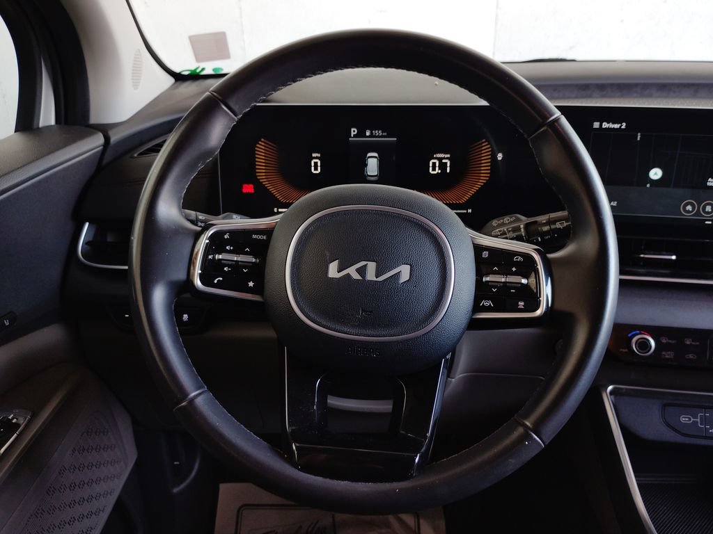 Used 2025 Kia Carnival EX FWD image 25
