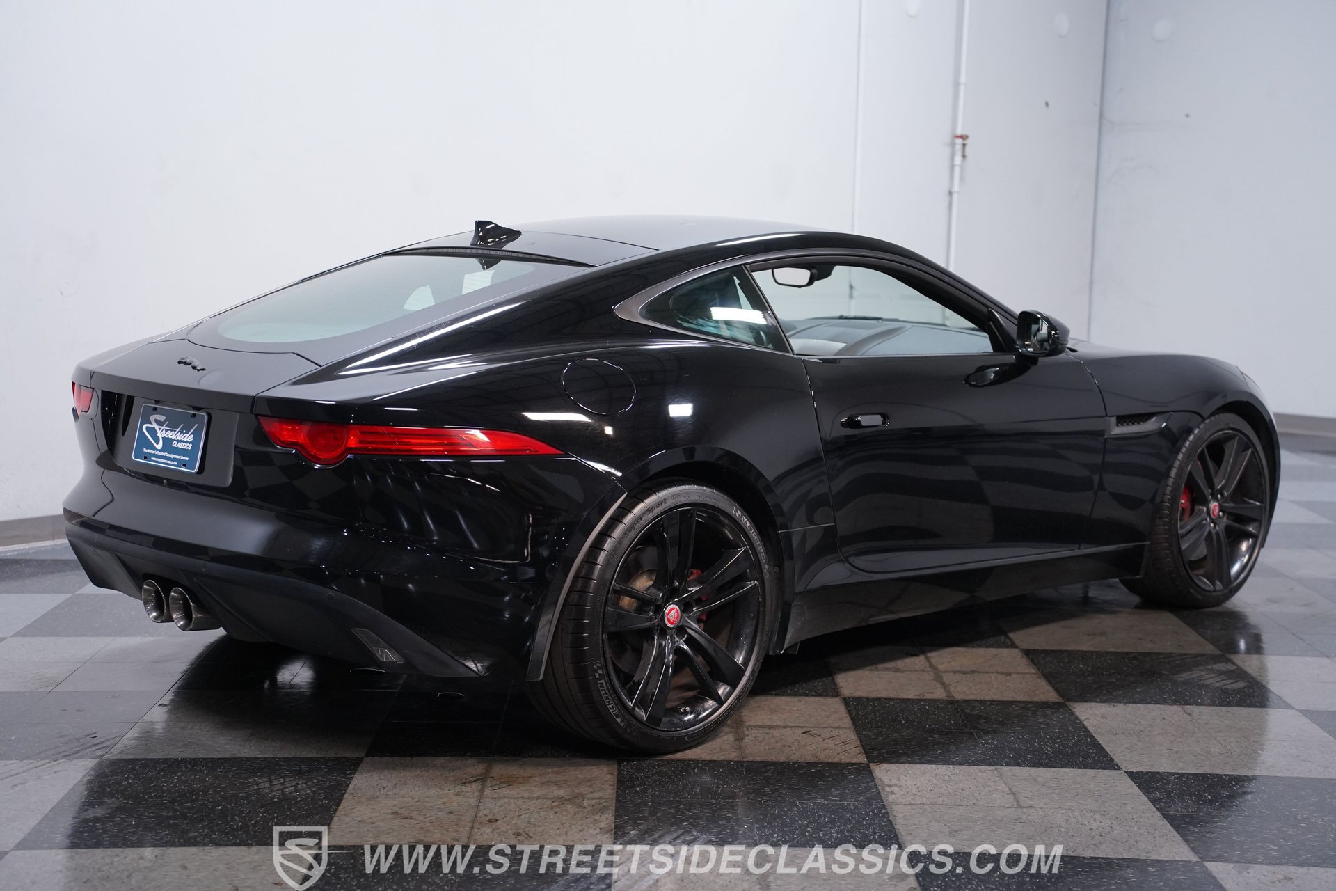 Used 2016 Jaguar F-TYPE Coupe RWD image 13