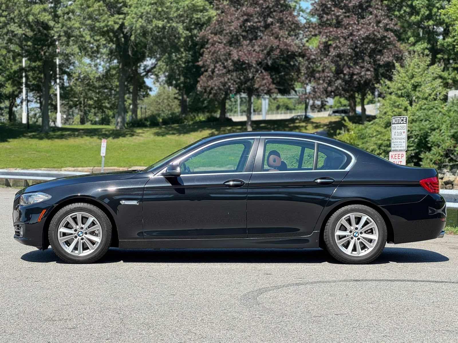 Used 2016 BMW 528i xDrive Sedan AWD/4WD image 4