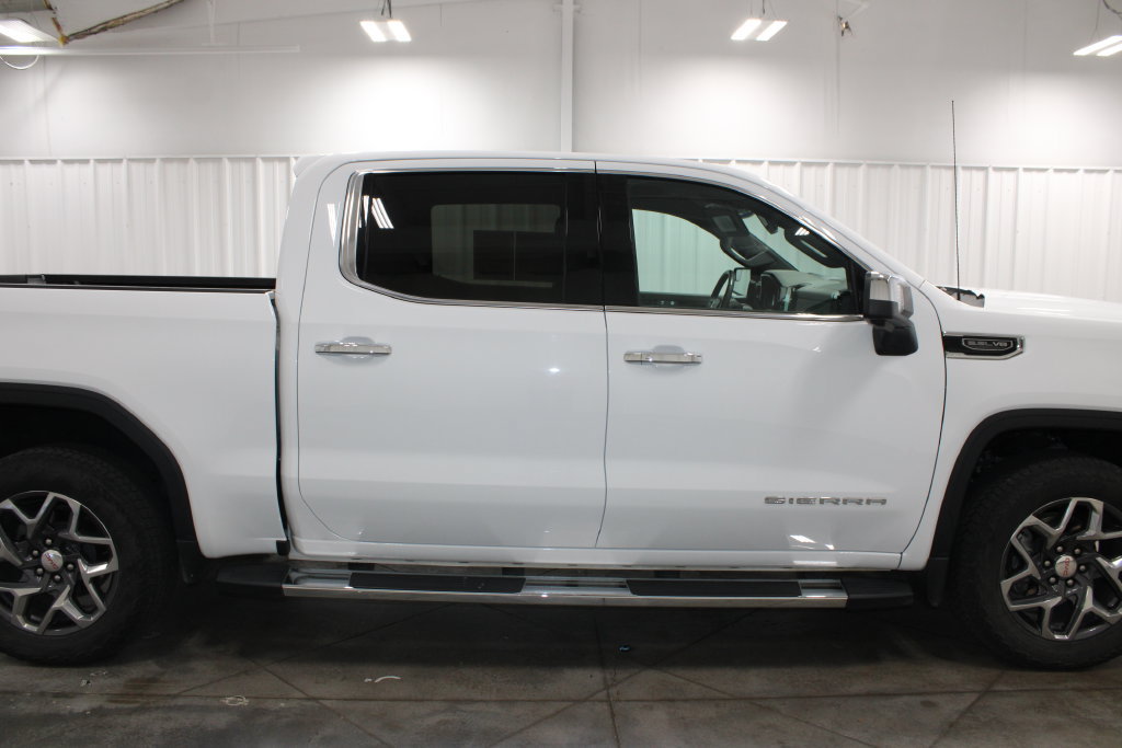 Used 2022 GMC Sierra 1500 SLT AWD/4WD image 11