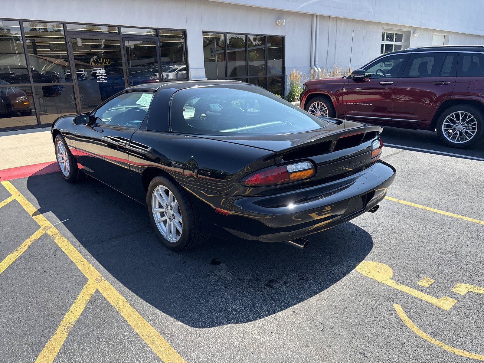 Used 2000 Chevrolet Camaro Z28 w/ SS Performance/Appearance Pkg RWD image 7