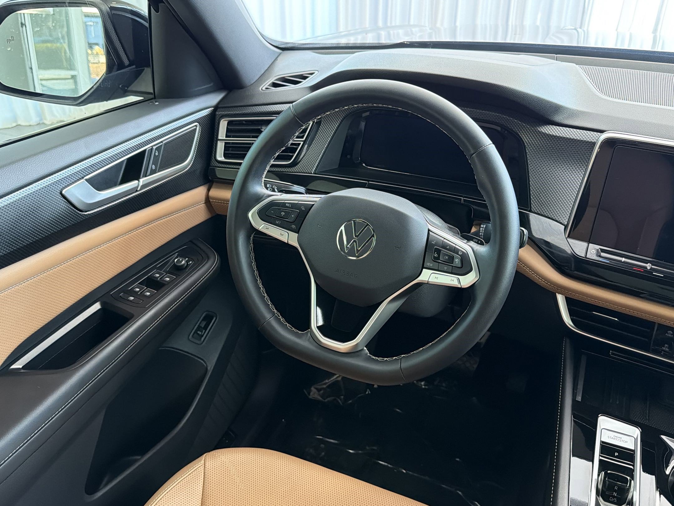 Certified 2025 Volkswagen Atlas Cross Sport SEL image 28