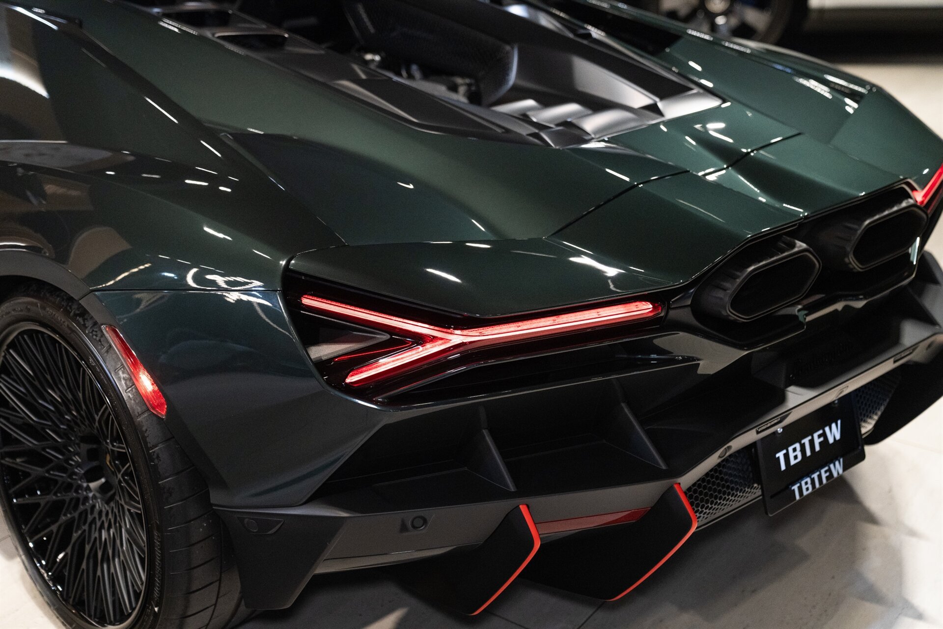 Used 2024 Lamborghini Revuelto AWD/4WD image 8
