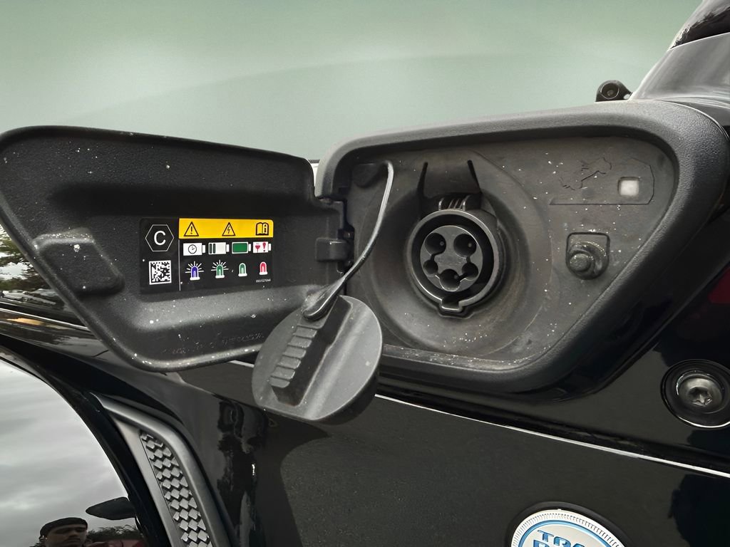 Used 2022 Jeep Wrangler Unlimited Sahara w/ Cold Weather Group image 18