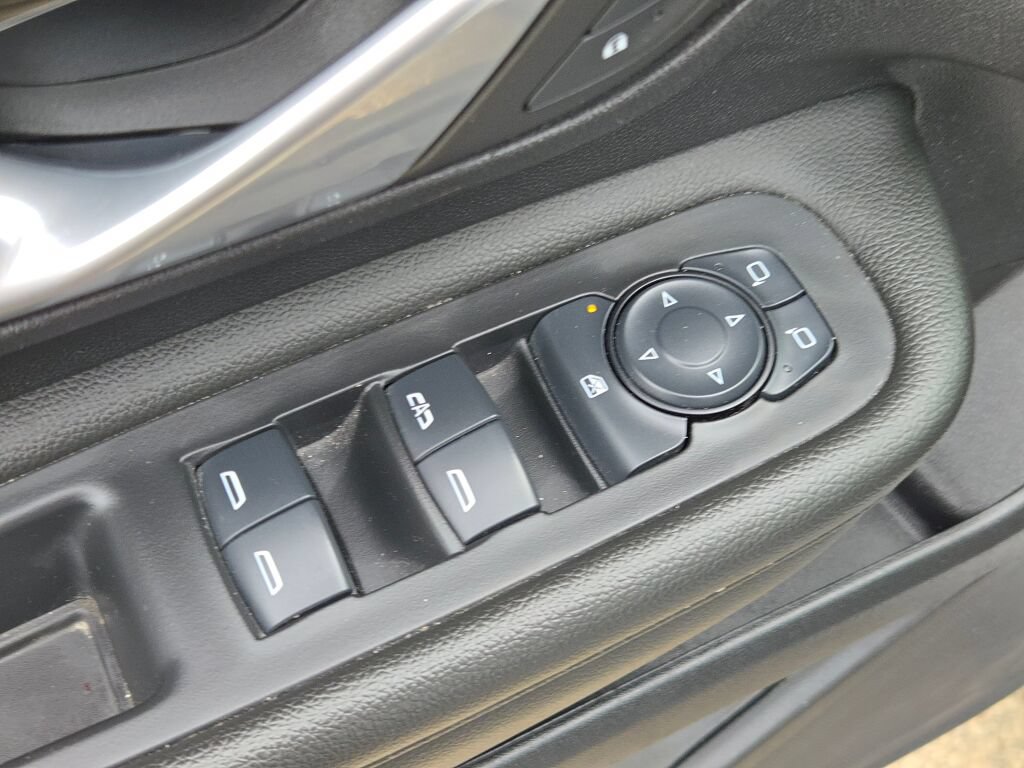 Used 2024 GMC Terrain SLE FWD image 25