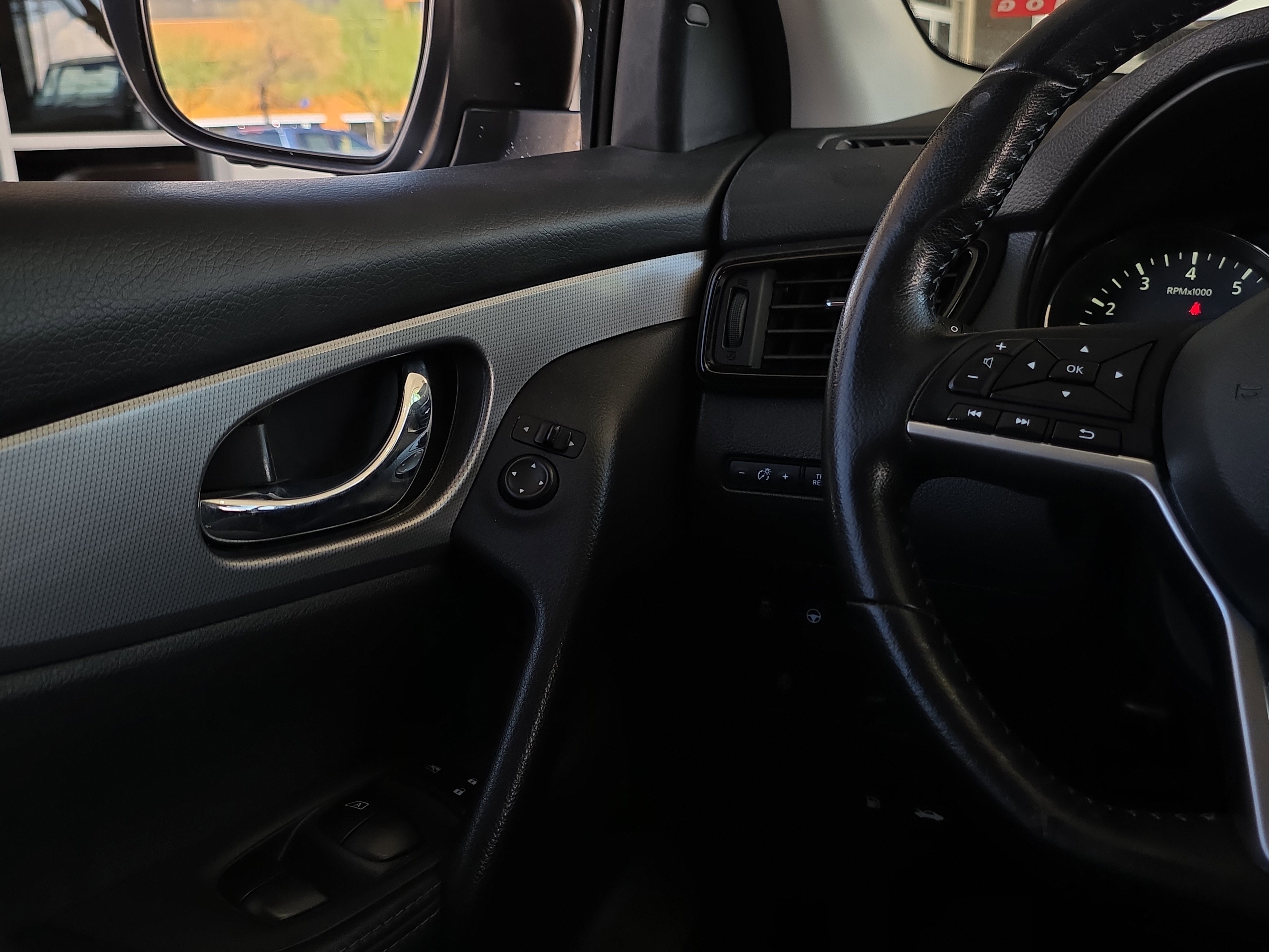 Used 2020 Nissan Rogue Sport SL image 17