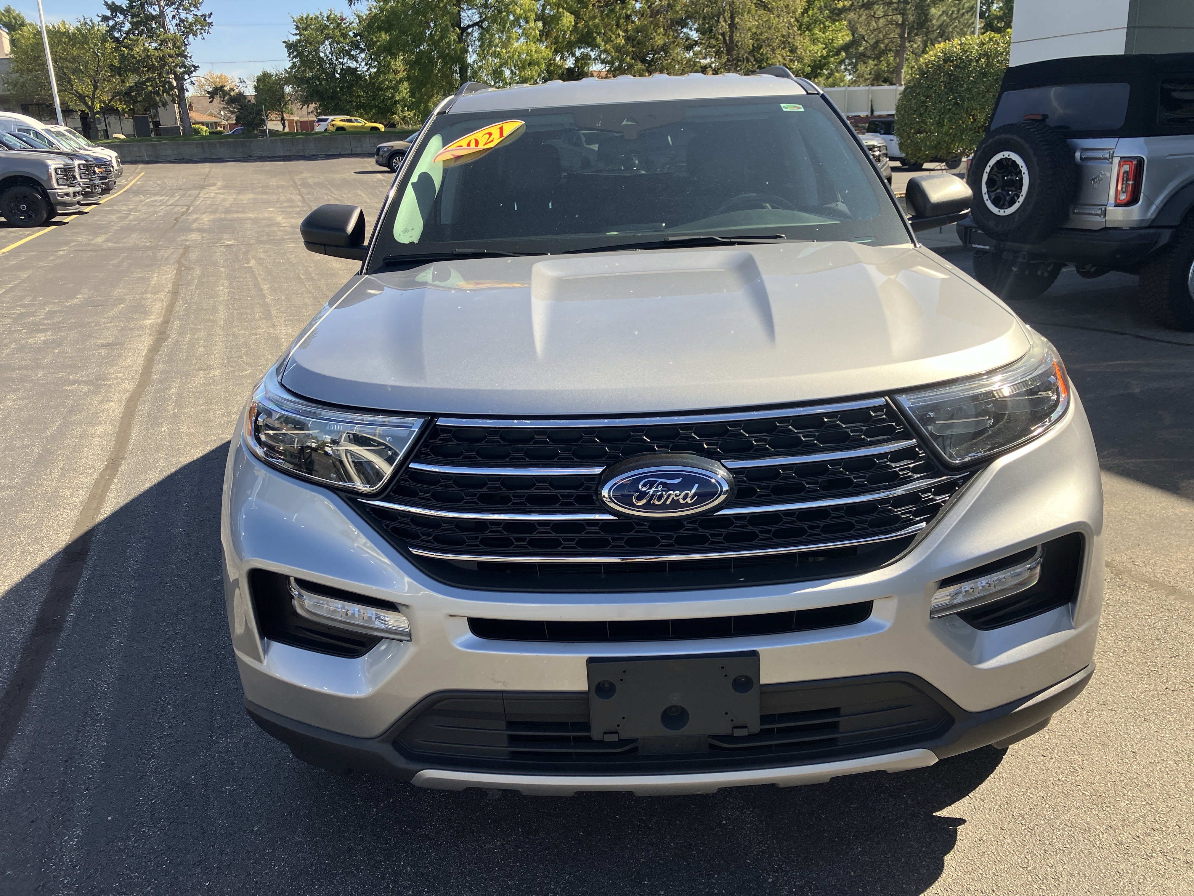 Used 2021 Ford Explorer XLT w/ Equipment Group 202A AWD/4WD image 2