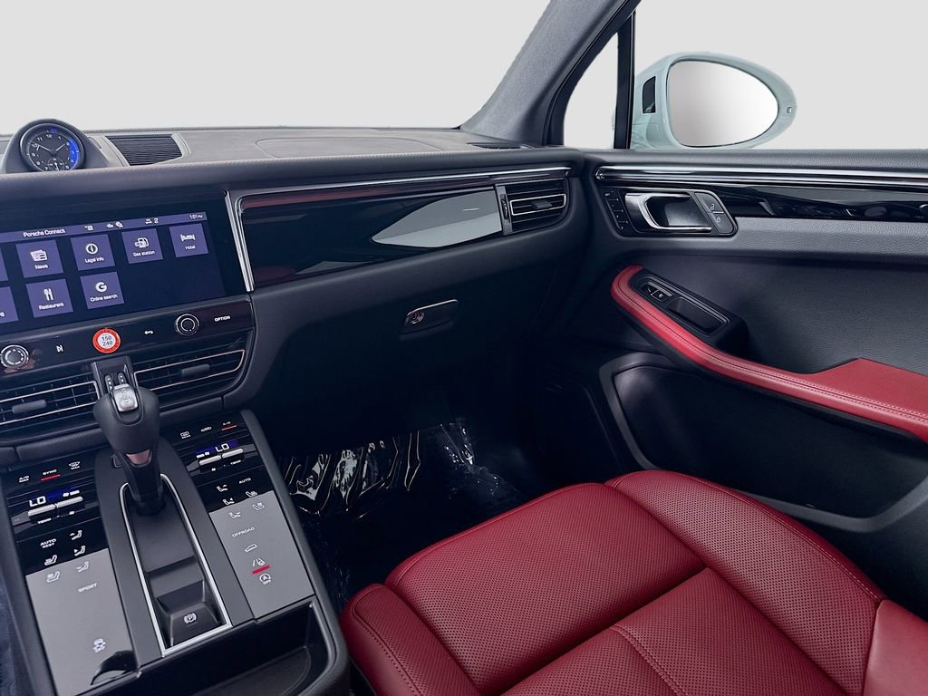 Certified 2026 Porsche Macan image 25