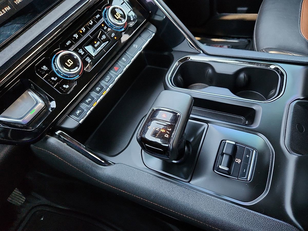 Used 2025 GMC Sierra 1500 AT4 image 12