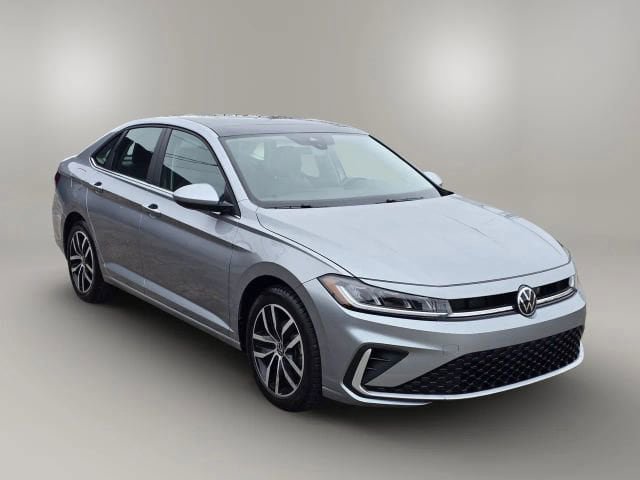 Used 2025 Volkswagen Jetta SE image 3