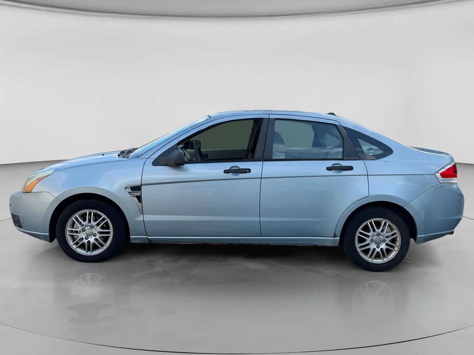 Used 2008 Ford Focus SE FWD image 2