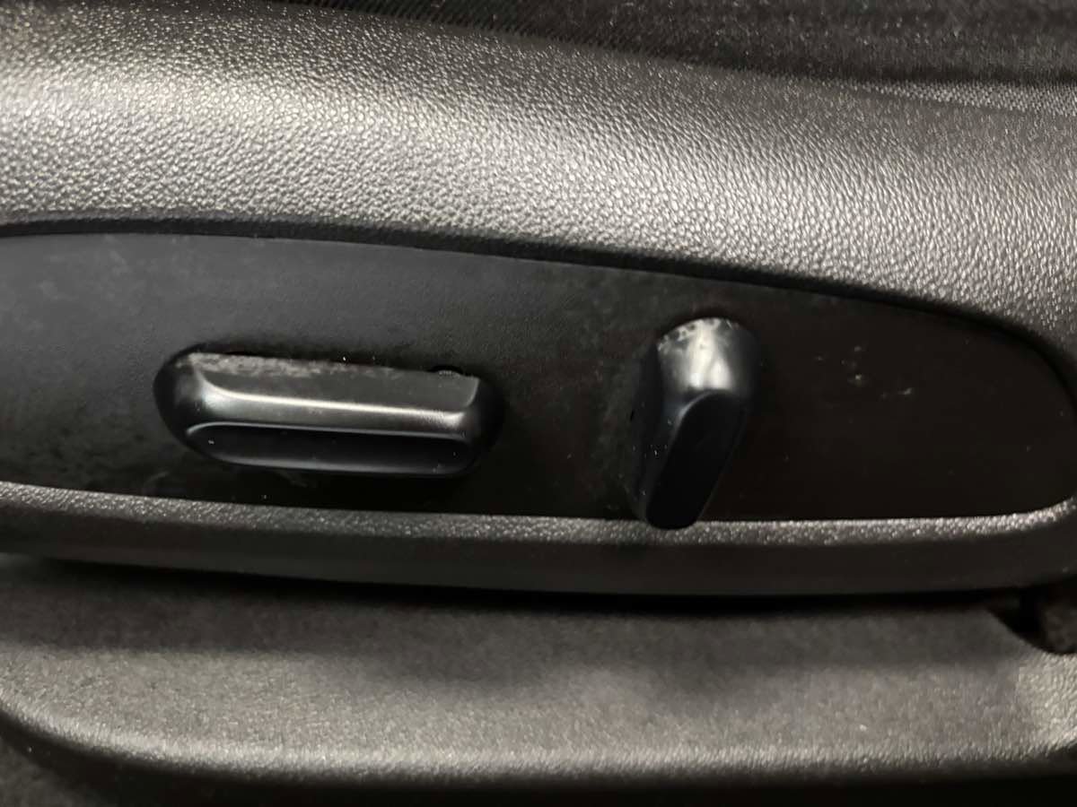 Used 2018 Chevrolet Cruze LT w/ Convenience Package image 21