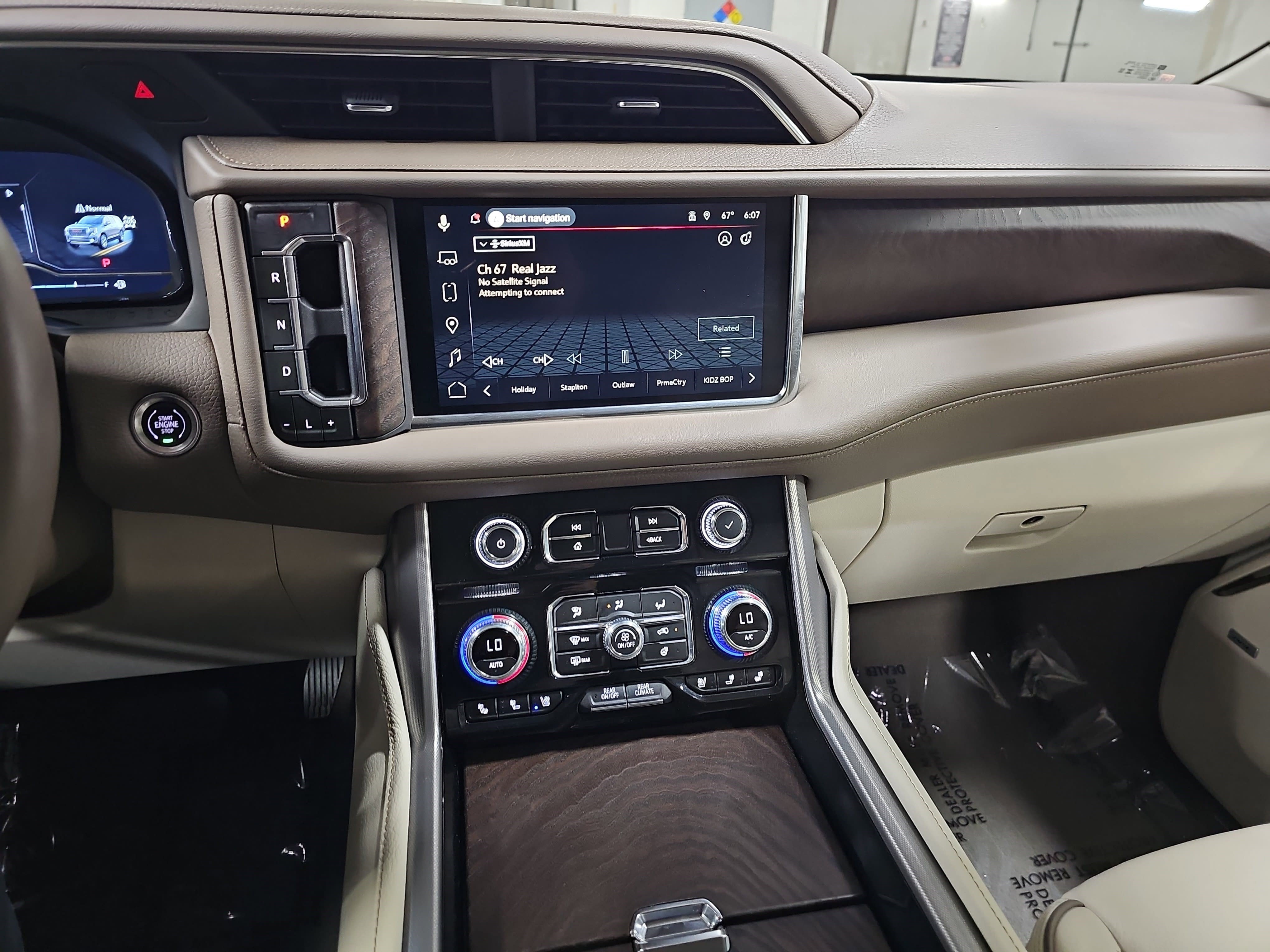 Used 2024 GMC Yukon Denali w/ Advanced Technology Package image 21