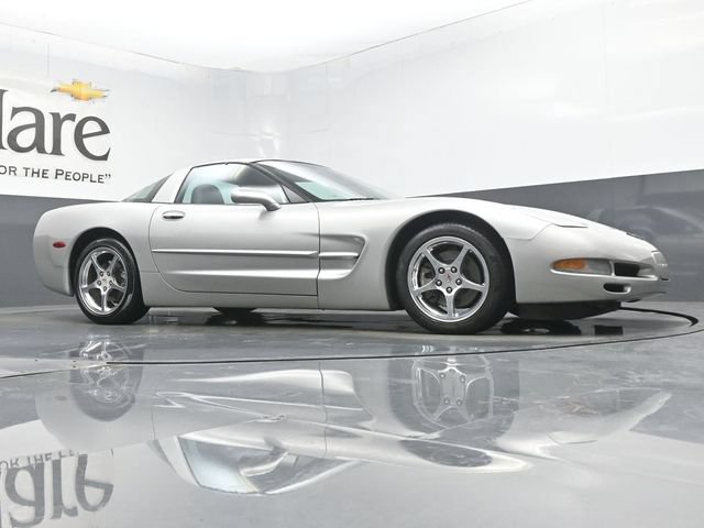 Used 2004 Chevrolet Corvette Coupe RWD image 2