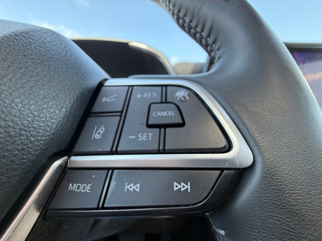Used 2023 Toyota Highlander XLE AWD/4WD image 25