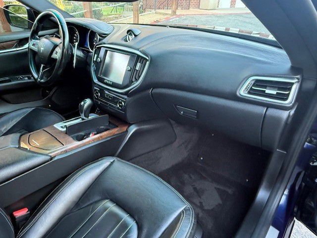 Used 2015 Maserati Ghibli RWD image 34