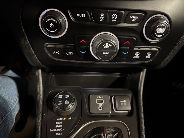 Used 2020 Jeep Cherokee Trailhawk w/ Cold Weather Group image 27