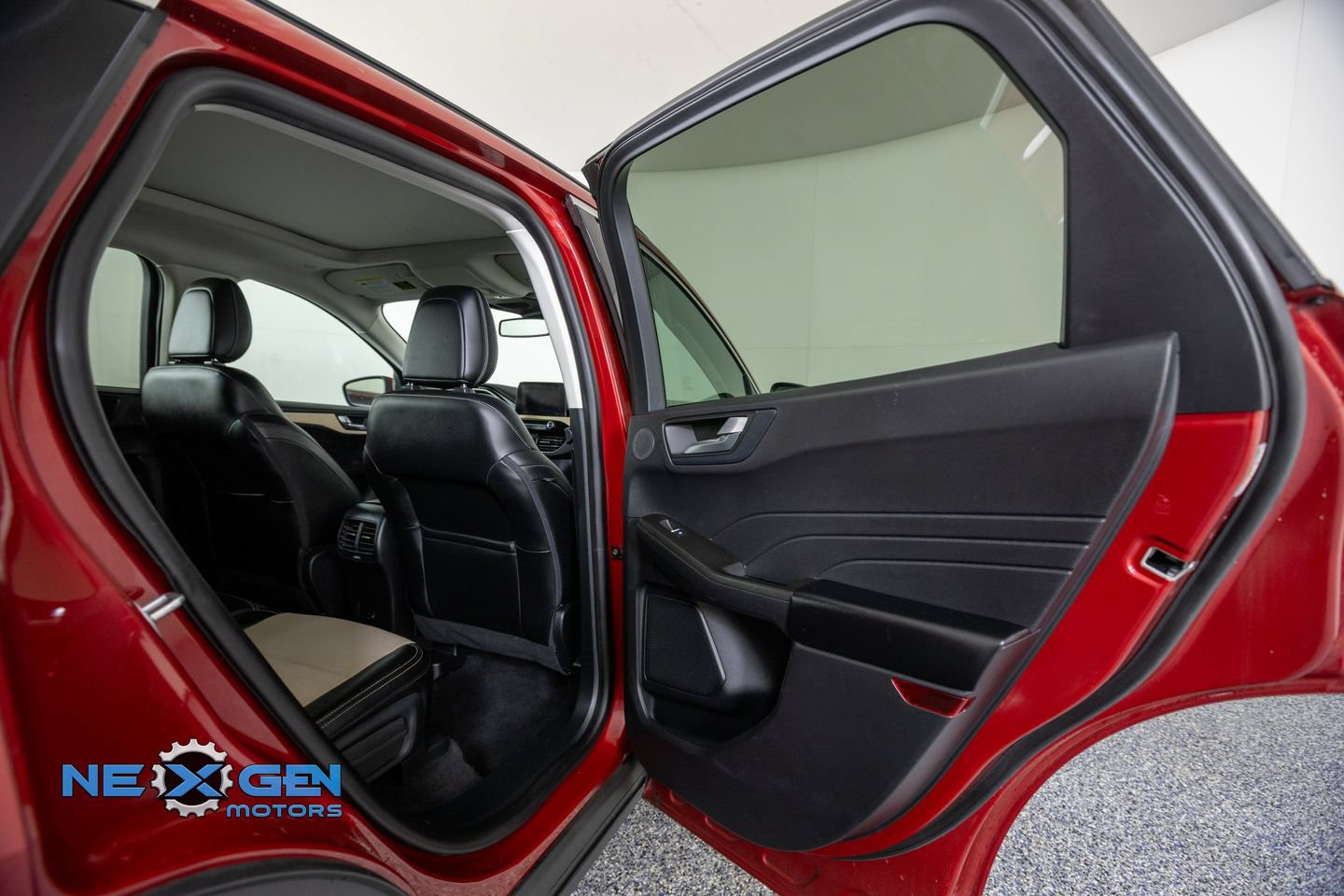 Used 2021 Ford Escape Titanium w/ Titanium Elite Package AWD/4WD image 40