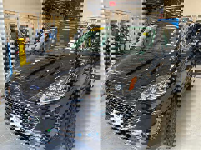 Used 2022 Ford Escape SE w/ Convenience Package image 3