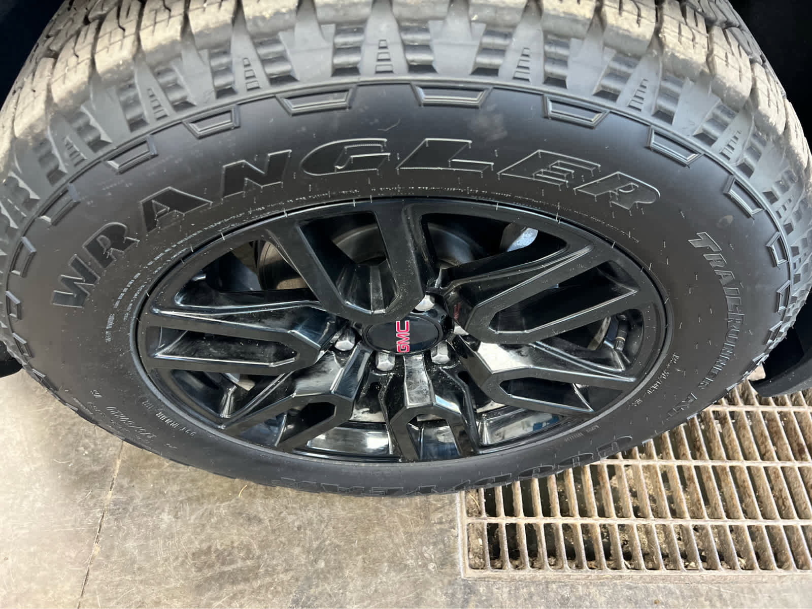 Used 2023 GMC Sierra 1500 Elevation image 13