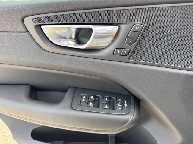 New 2025 Volvo XC60 B5 Plus w/ Climate Package PRO image 13
