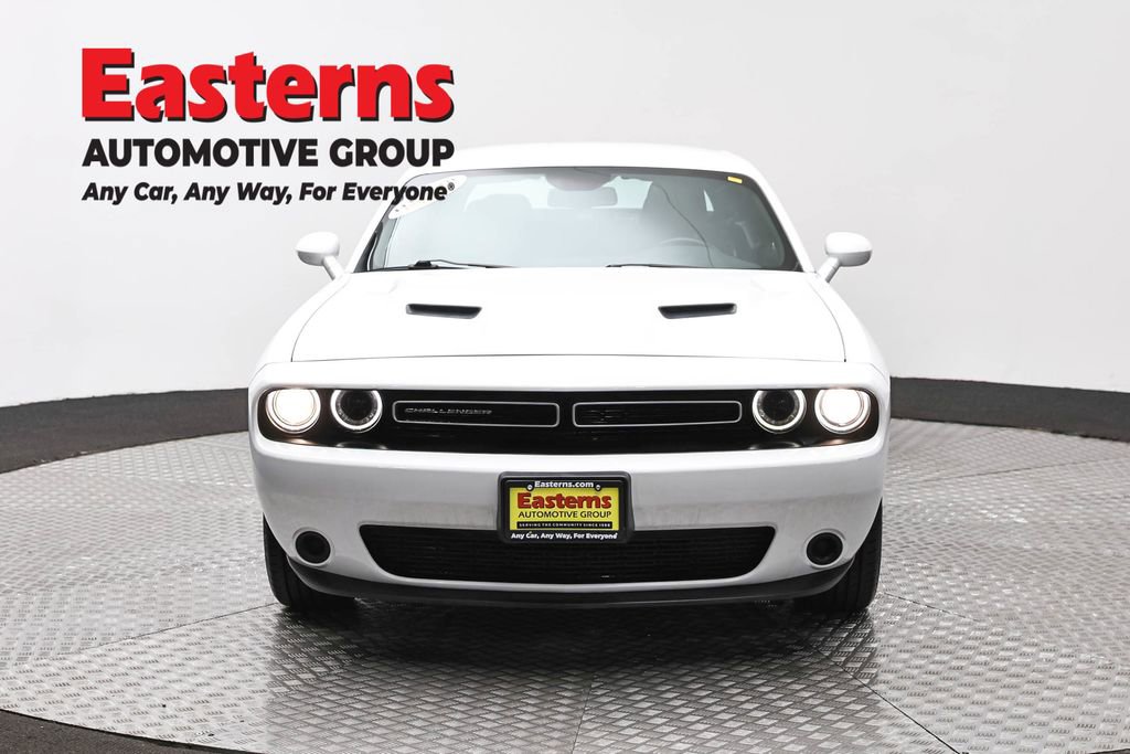 Used 2022 Dodge Challenger SXT image 2