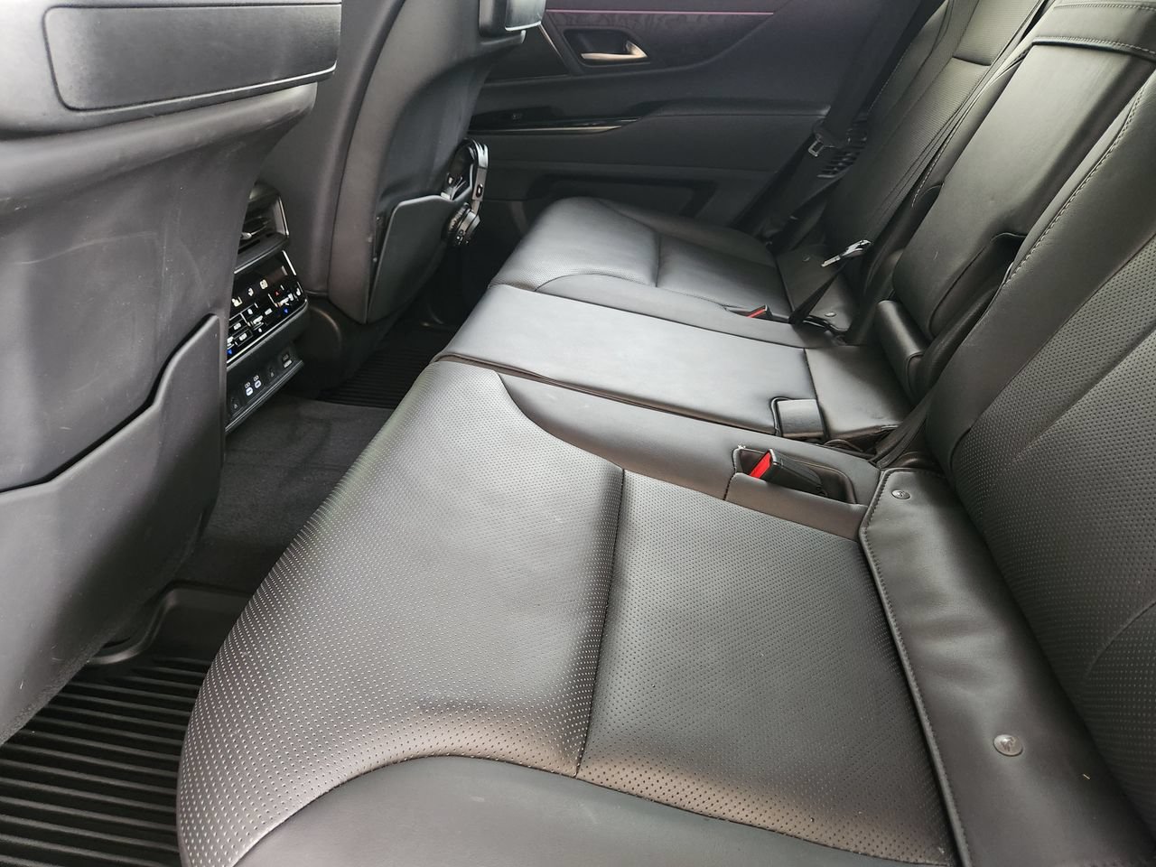 Used 2023 Lexus LX 600 4WD w/ Luxury Package image 29