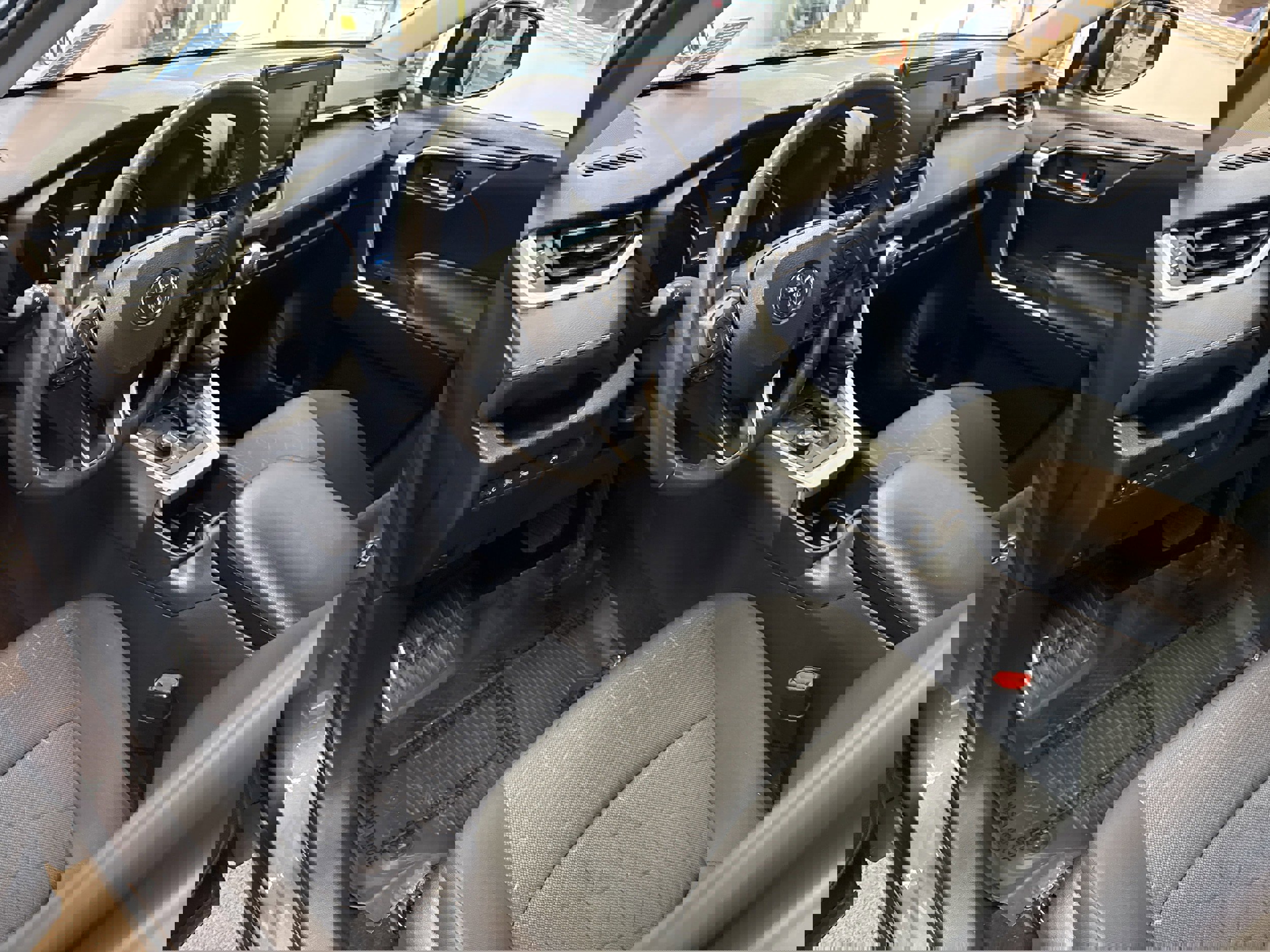 Used 2022 Toyota RAV4 XLE w/ XLE Grade Weather Package image 26