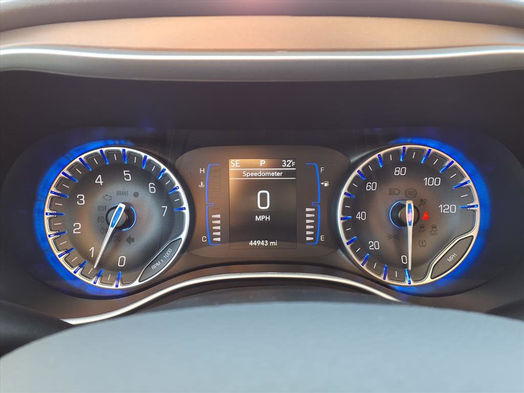 Used 2024 Chrysler Voyager LX image 21